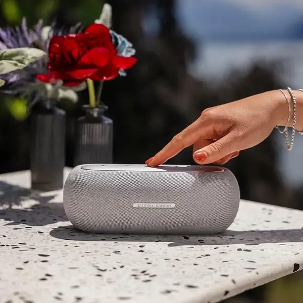Harman Kardon Luna – Enceinte portable Bluetooth – autonomie 12H – IP67 – son et basses puissantes – Blanc — photo 4