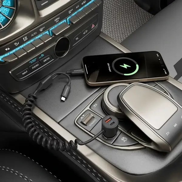 Chargeur voiture Porodo double port – Câbles USB-C & Lightning intégrés, 1,5m – charge rapide et Universel – Noir – PD-FWCH034-BK — photo 2
